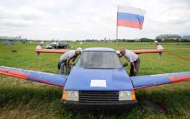 俄罗斯前飞行员自制飞行汽车: 最大飞行高度3米(组图)