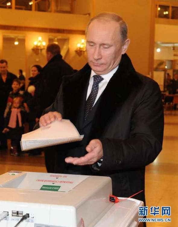 　　俄罗斯国家杜马选举4日在俄展开。在周日清点完毕的26%的选票中，统一俄罗斯党获得选票不超五成，远低于四年前。（图片来源：新华网）