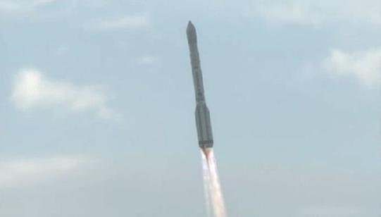 俄罗斯火箭25日成功发射升空 搭载3颗军用卫星