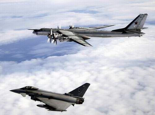 两架俄战机逼近英领空 皇家空军紧急升空监视