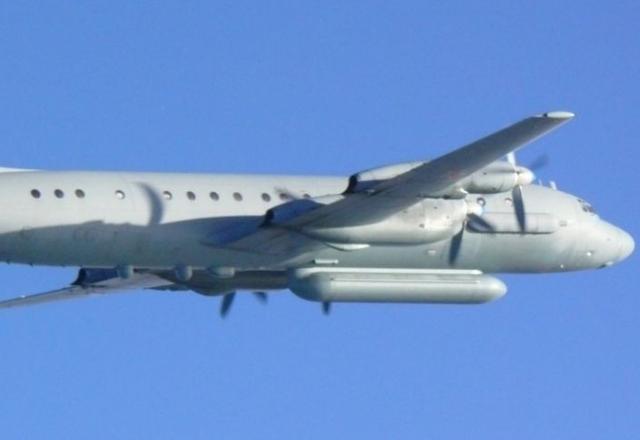 俄媒：一架俄伊尔20M侦察机险撞外国客机(图)