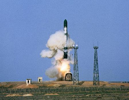 俄研制新型洲际弹道导弹 称能洞穿任何防御系统