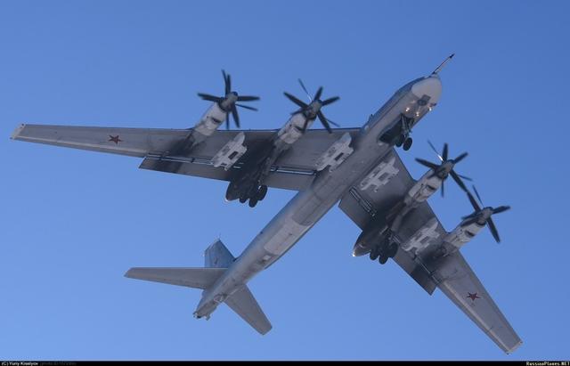 俄图95技术原因坠毁 机上4台发动机全部停工