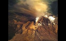 俄媒：亚欧大陆最高活火山可能将要喷发火山灰