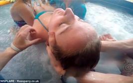 视频记录英16岁女孩漂流时发生意外