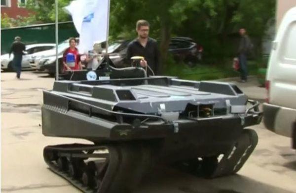 英媒关注俄新作战机器人：身长2米 堪称超级武器