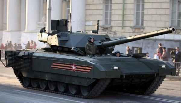 俄新型无人机用线缆连接坦克：充当坦克“天眼”