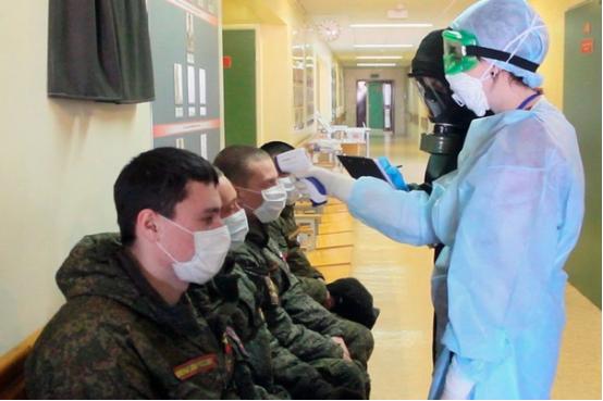 俄罗斯确诊超8万，军队出现近900名感染者