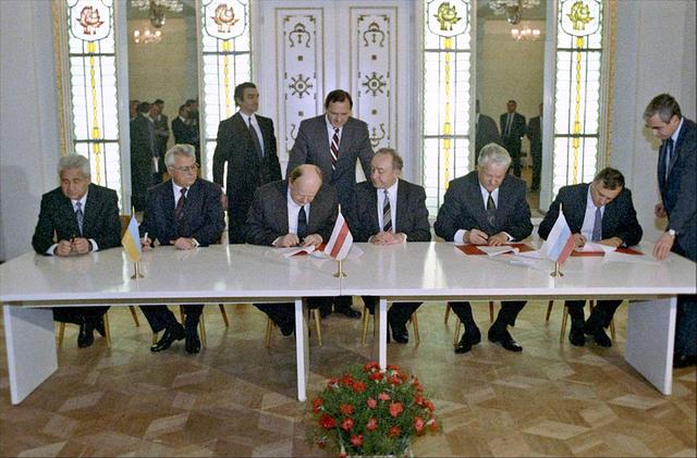 27年前超级大国苏联解体成15个国家，当年发生了什么