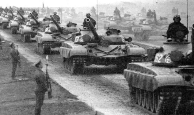 为何苏联被称为“钢铁洪流”？巅峰时期拥有坦克近7万辆