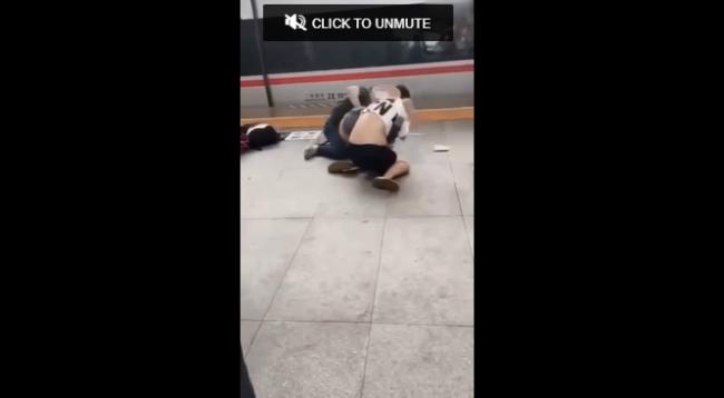 中国知名篮球网红与女友被围殴，视频上热搜